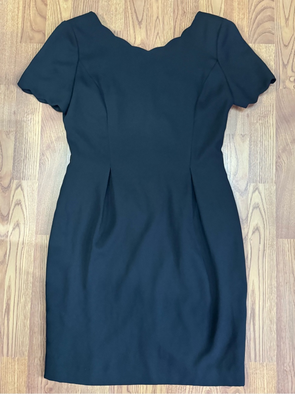 ❤️ Size 6 Classic Little Black Scallop Neck Sheath Short Sleeve Dress (B16)
